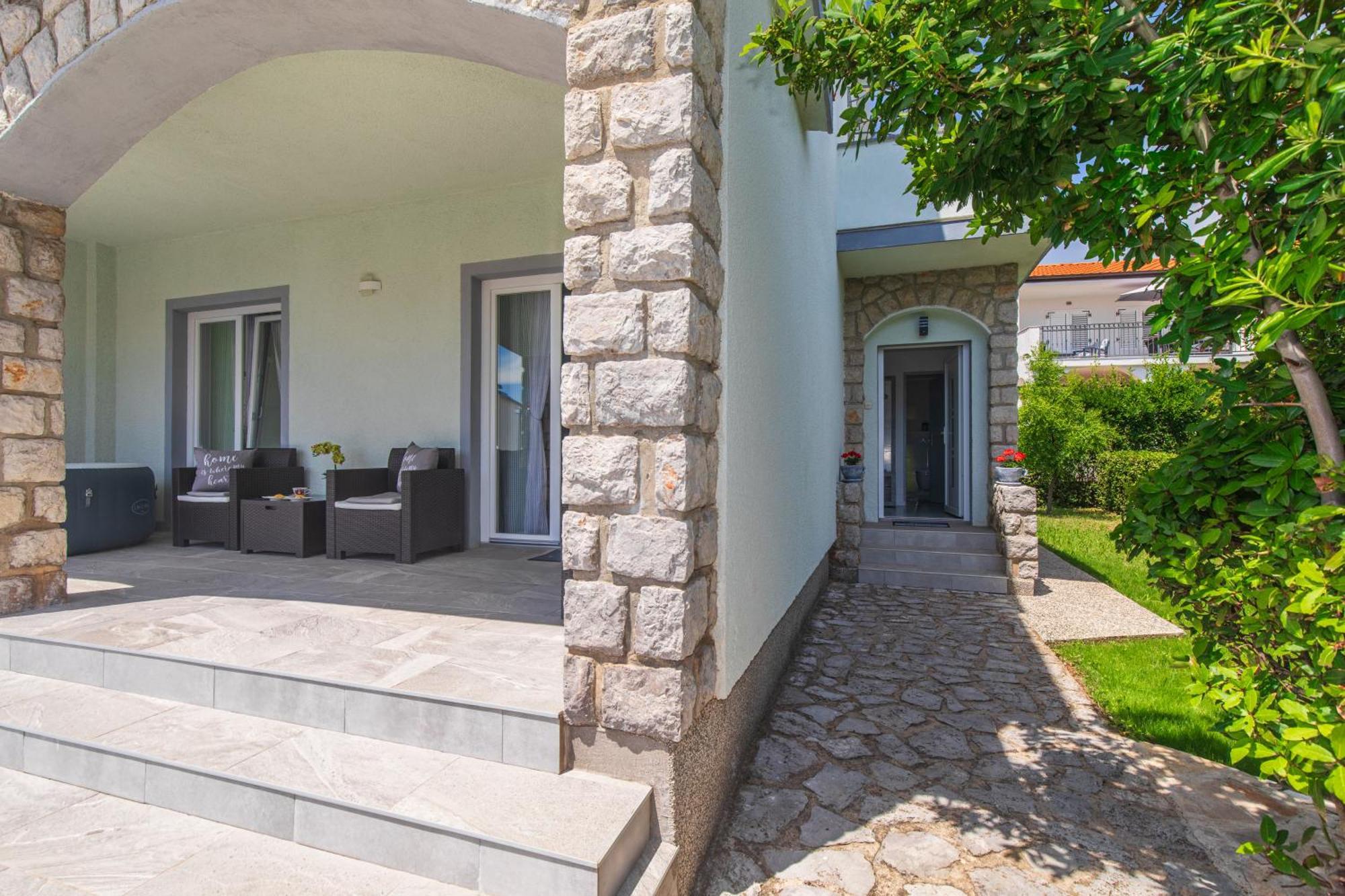 Apartment Tara With Seaview Krk Town Dış mekan fotoğraf