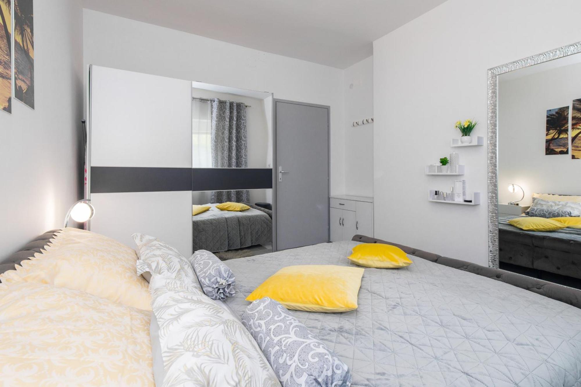 Apartment Tara With Seaview Krk Town Dış mekan fotoğraf