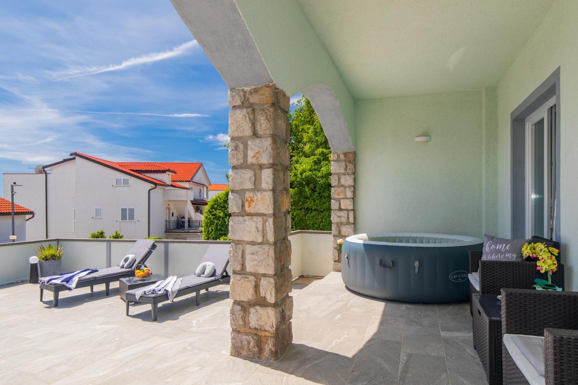 Apartment Tara With Seaview Krk Town Dış mekan fotoğraf